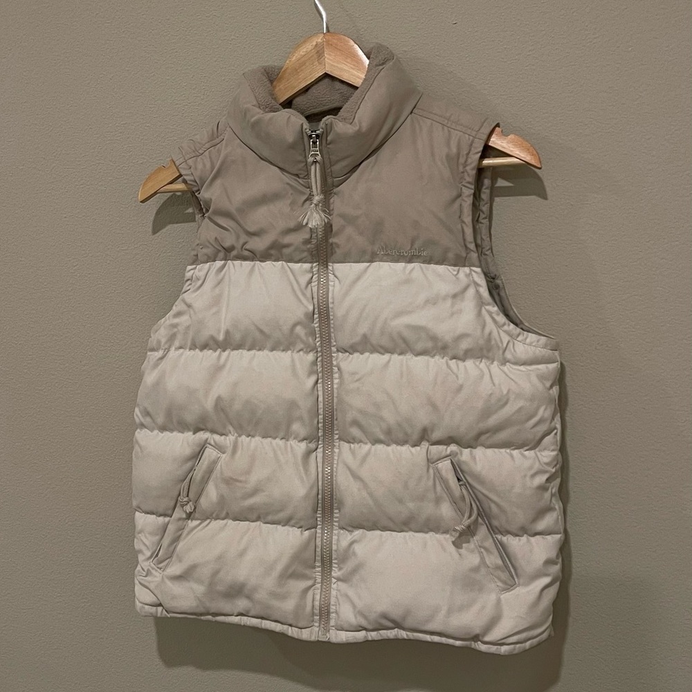 Abercrombie & Fitch Two-Tone Puffer Vest - Light Beige & Taupe